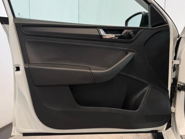 Skoda Rapid I Рестайлинг с пробегом 2018 года, цена 1 080 000 рублей, 182864 км, лифтбек, Автокод Объявления