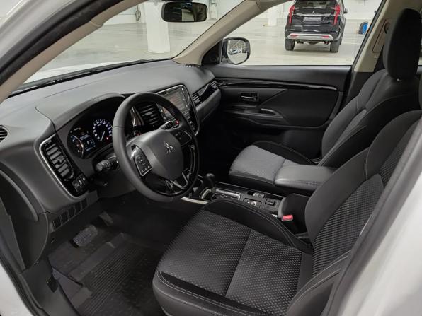 Mitsubishi Outlander III Рестайлинг 3 с пробегом 2019 года, цена 2 150 000 рублей, 92301 км, внедорожник, Автокод Объявления