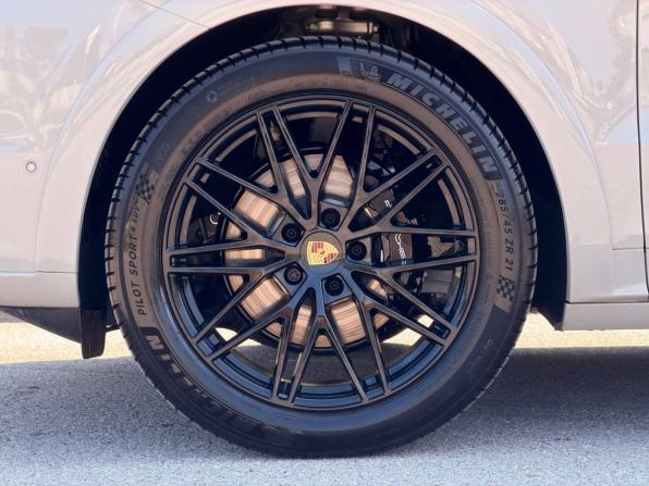 Porsche Cayenne III Рестайлинг с пробегом 2026 года, цена 17 800 000 рублей, 20 км, внедорожник, Автокод Объявления