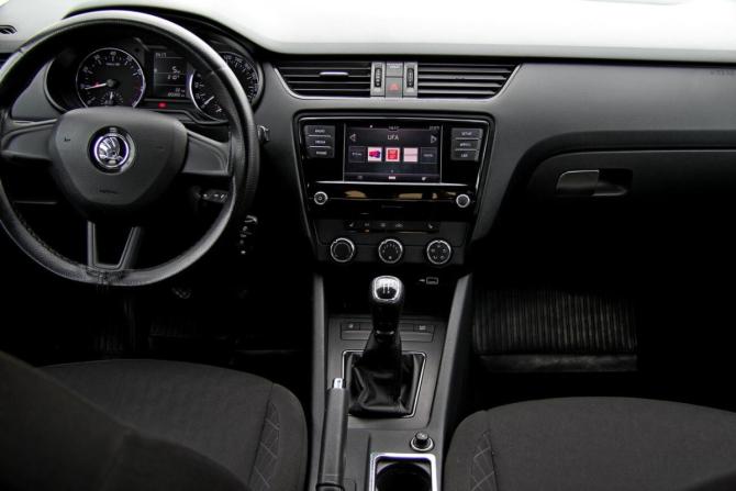 Skoda Octavia III (A7) Рестайлинг с пробегом 2018 года, цена 1 669 200 рублей, 119975 км, лифтбек, Автокод Объявления
