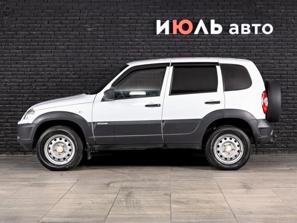 Chevrolet Niva I Рестайлинг с пробегом 2018 года, цена 675 000 рублей, 130904 км, внедорожник, Автокод Объявления