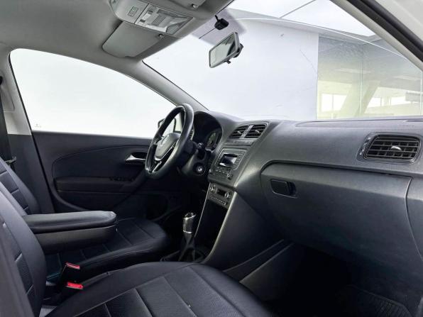 Volkswagen Polo V Рестайлинг с пробегом 2018 года, цена 1 290 000 рублей, 103550 км, седан, Автокод Объявления
