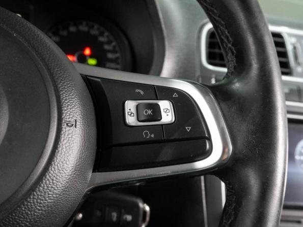 Volkswagen Polo V Рестайлинг с пробегом 2019 года, цена 1 334 000 рублей, 151414 км, седан, Автокод Объявления