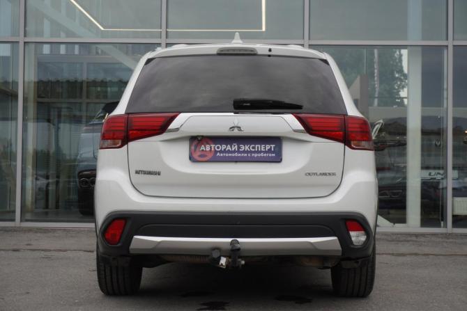 Mitsubishi Outlander III Рестайлинг 2 с пробегом 2017 года, цена 1 985 000 рублей, 72248 км, внедорожник, Автокод Объявления