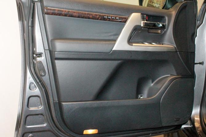 Toyota Land Cruiser 200 Series Рестайлинг 1 с пробегом 2013 года, цена 3 950 000 рублей, 221571 км, внедорожник, Автокод Объявления