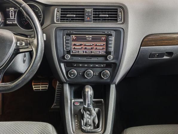 Volkswagen Jetta VI Рестайлинг с пробегом 2014 года, цена 889 000 рублей, 243290 км, седан, Автокод Объявления