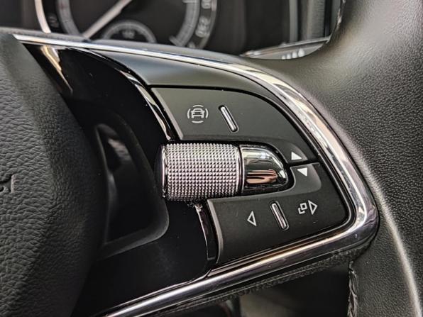 Skoda Karoq I с пробегом 2021 года, цена 2 580 000 рублей, 69271 км, внедорожник, Автокод Объявления