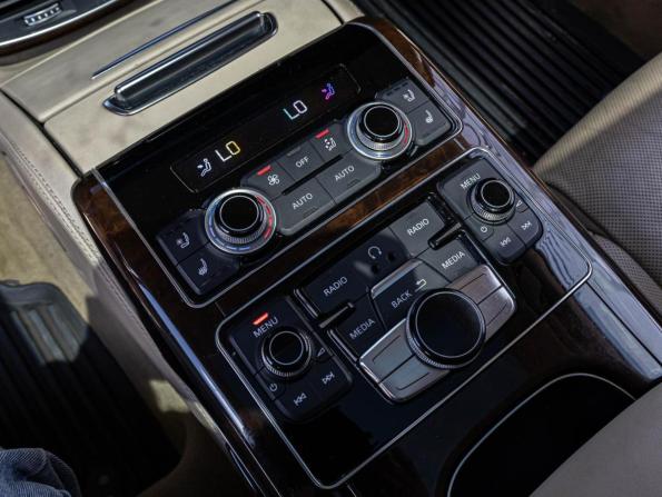 Audi A8 III (D4) Рестайлинг с пробегом 2014 года, цена 3 050 000 рублей, 198253 км, седан, Автокод Объявления