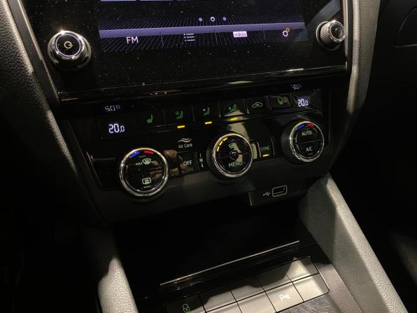 Skoda Octavia III (A7) Рестайлинг с пробегом 2020 года, цена 2 395 000 рублей, 81360 км, лифтбек, Автокод Объявления