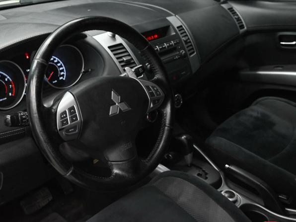 Mitsubishi Outlander II Рестайлинг с пробегом 2012 года, цена 1 330 000 рублей, 301775 км, внедорожник, Автокод Объявления