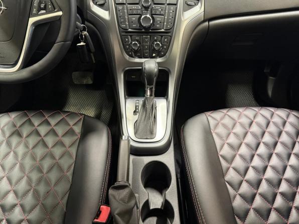 Opel Astra J Рестайлинг с пробегом 2014 года, цена 820 000 рублей, 205000 км, хэтчбек, Автокод Объявления
