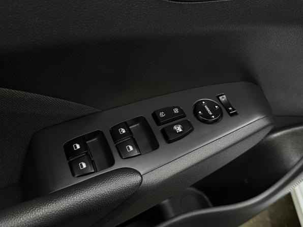 Hyundai Solaris I Рестайлинг с пробегом 2017 года, цена 1 275 000 рублей, 59943 км, седан, Автокод Объявления