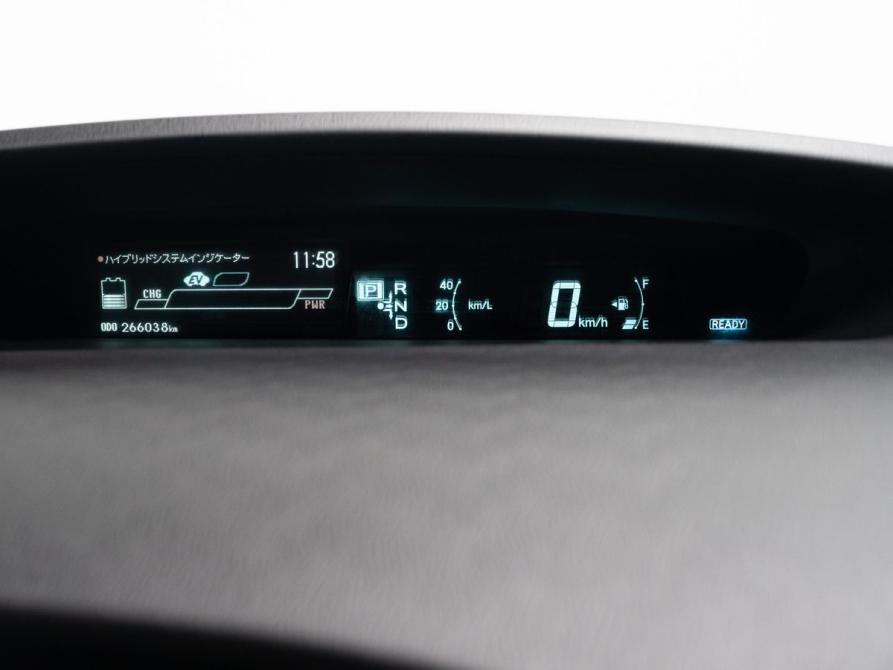 Toyota Prius III Рестайлинг (XW30) Чита  - изображение 10