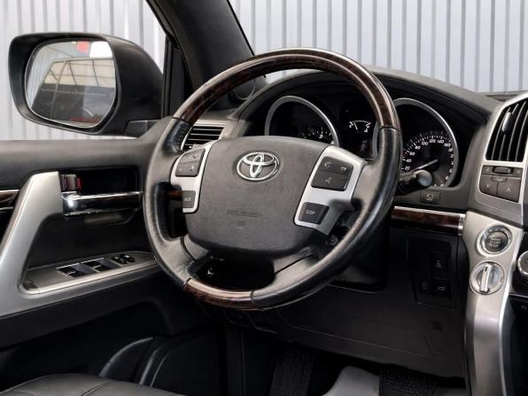 Toyota Land Cruiser 200 Series Рестайлинг 1 с пробегом 2012 года, цена 3 300 000 рублей, 213531 км, внедорожник, Автокод Объявления