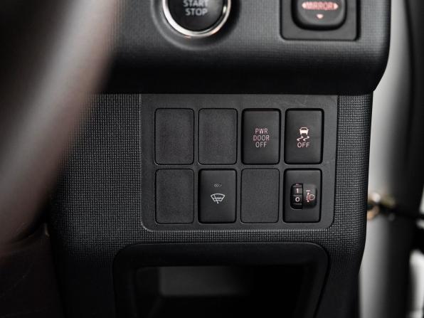 Toyota Spade с пробегом 2013 года, цена 820 300 рублей, 105466 км, микровэн, Автокод Объявления