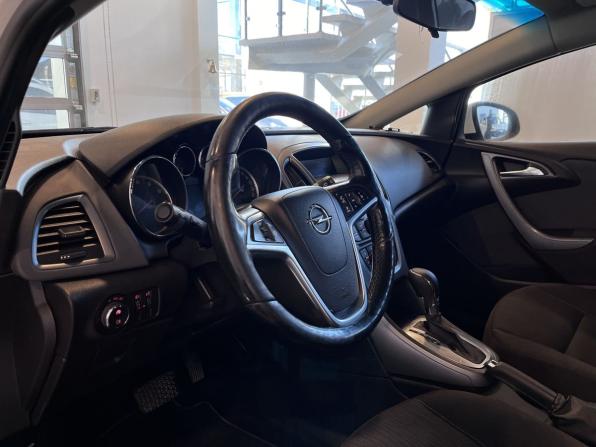 Opel Astra J Рестайлинг с пробегом 2013 года, цена 635 000 рублей, 217706 км, хэтчбек, Автокод Объявления