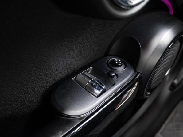Mini Hatch III (F55/F56) с пробегом 2015 года, цена 2 180 000 рублей, 197504 км, хэтчбек, Автокод Объявления