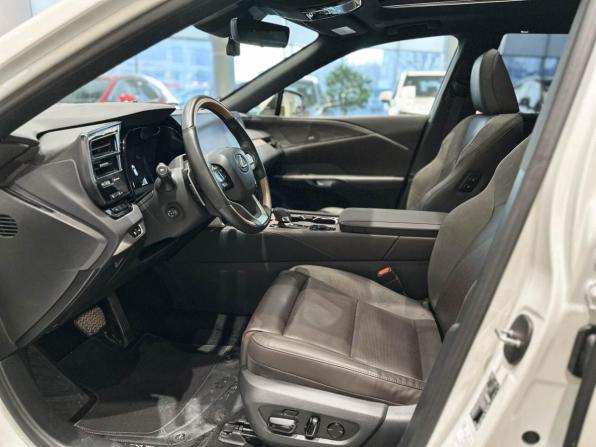 Lexus RX V с пробегом 2023 года, цена 9 300 000 рублей, 26930 км, внедорожник, Автокод Объявления