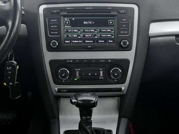 Skoda Octavia II (A5) Рестайлинг с пробегом 2012 года, цена 700 000 рублей, 270000 км, лифтбек, Автокод Объявления