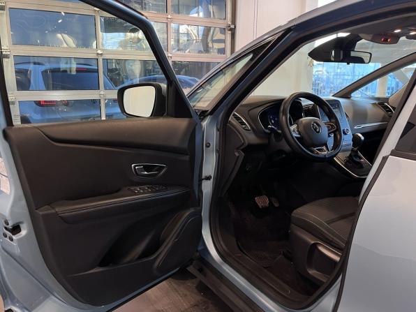 Renault Scenic IV с пробегом 2018 года, цена 1 520 000 рублей, 128219 км, компактвэн, Автокод Объявления