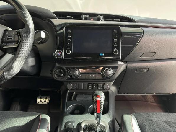 Toyota Hilux VIII Рестайлинг с пробегом 2022 года, цена 6 490 000 рублей, 33454 км, пикап, Автокод Объявления