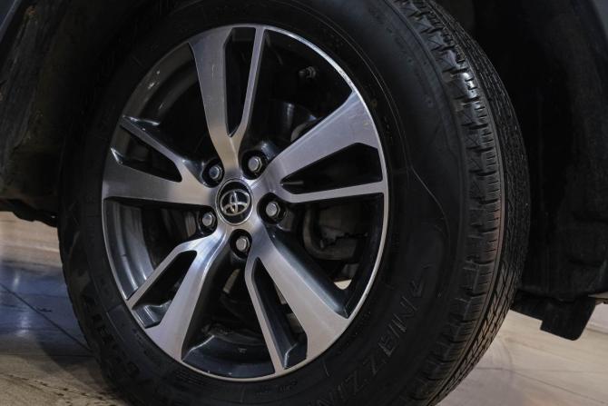 Toyota RAV4 IV (XA40) Рестайлинг с пробегом 2016 года, цена 2 259 000 рублей, 131000 км, внедорожник, Автокод Объявления