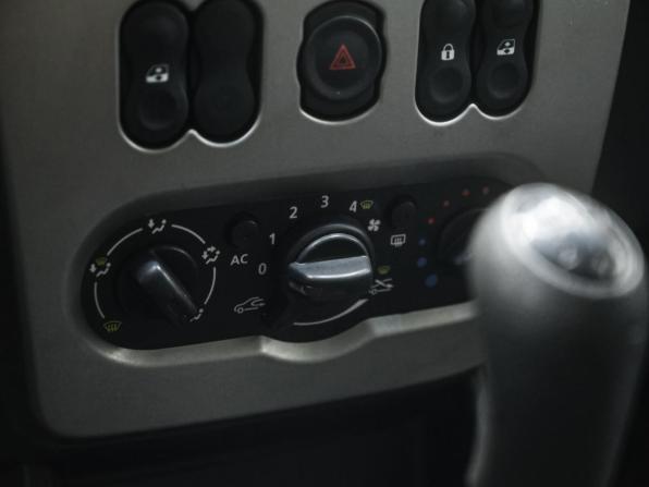 Renault Logan I Рестайлинг с пробегом 2012 года, цена 489 000 рублей, 300000 км, седан, Автокод Объявления
