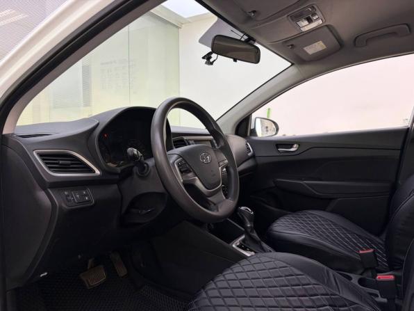 Hyundai Solaris II с пробегом 2018 года, цена 1 055 000 рублей, 190000 км, седан, Автокод Объявления