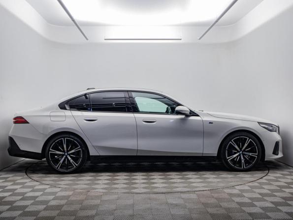 BMW 5 серии VIII (G60/G61/G68) с пробегом 2024 года, цена 7 780 000 рублей, 25502 км, седан, Автокод Объявления