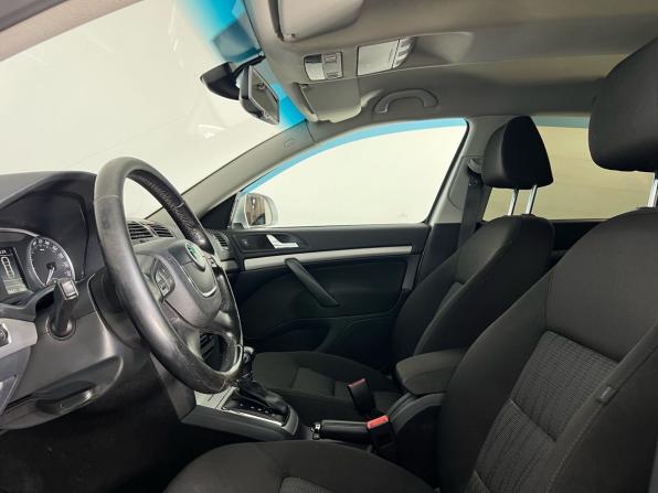 Skoda Octavia II (A5) Рестайлинг с пробегом 2012 года, цена 715 000 рублей, 220000 км, лифтбек, Автокод Объявления