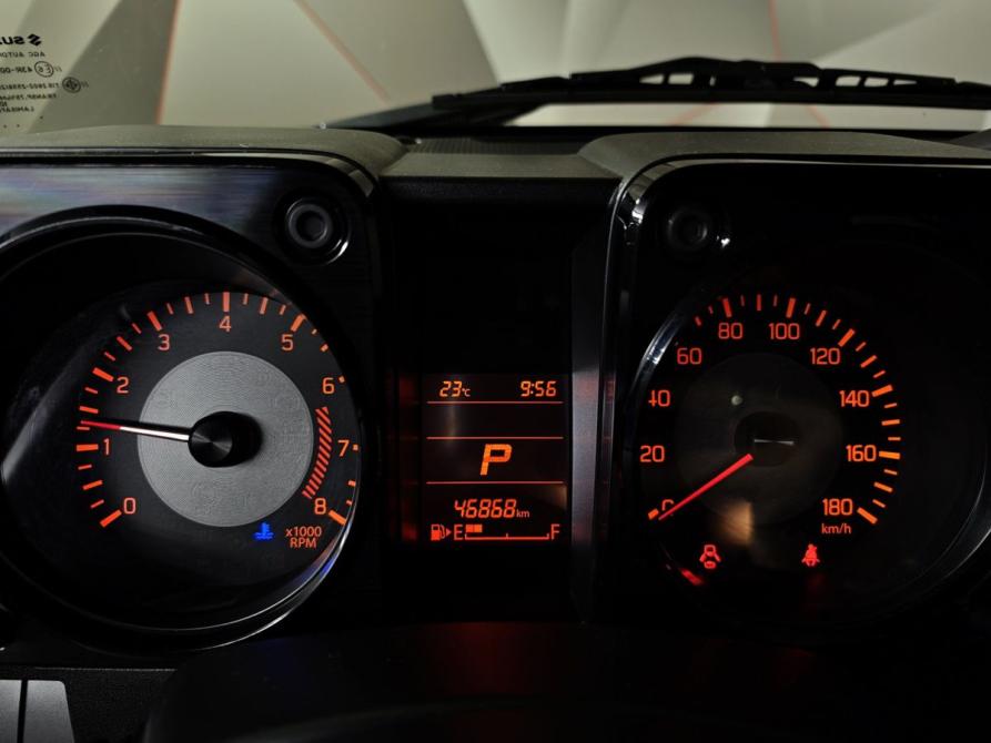 Suzuki Jimny IV Москва  - изображение 15