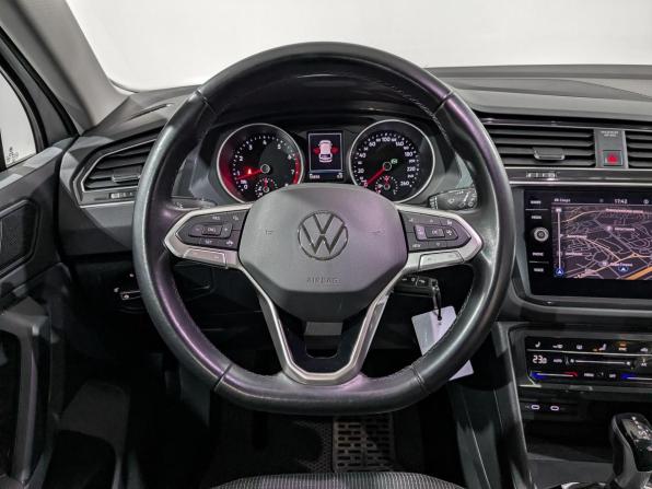 Volkswagen Tiguan II Рестайлинг с пробегом 2021 года, цена 2 790 000 рублей, 59853 км, внедорожник, Автокод Объявления