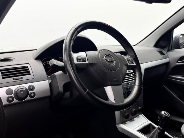 Opel Astra H Рестайлинг с пробегом 2011 года, цена 499 000 рублей, 244325 км, седан, Автокод Объявления
