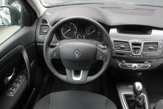 Renault Laguna III с пробегом 2009 года, цена 630 000 рублей, 230418 км, лифтбек, Автокод Объявления