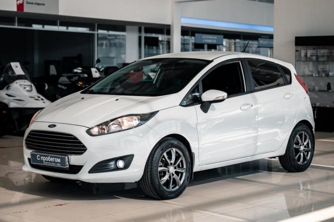 Ford Fiesta Mk6 Рестайлинг с пробегом 2018 года, цена 960 000 рублей, 90700 км, хэтчбек, Автокод Объявления