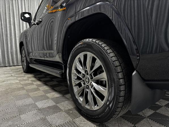 Toyota Land Cruiser 300 Series с пробегом 2022 года, цена 10 370 000 рублей, 64826 км, внедорожник, Автокод Объявления