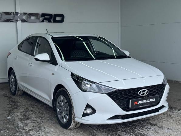 Hyundai Solaris II Рестайлинг с пробегом 2022 года, цена 1 699 000 рублей, 109620 км, седан, Автокод Объявления