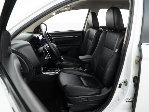 Mitsubishi Outlander III Рестайлинг 2 с пробегом 2017 года, цена 2 299 050 рублей, 243640 км, внедорожник, Автокод Объявления