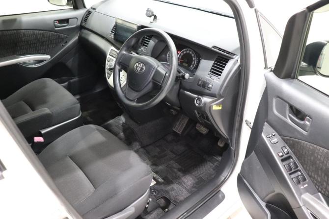 Toyota ISis I Рестайлинг с пробегом 2013 года, цена 1 120 000 рублей, 161014 км, минивэн, Автокод Объявления