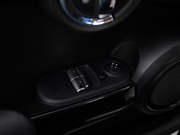 Mini Hatch III (F55/F56) с пробегом 2018 года, цена 1 599 077 рублей, 130540 км, хэтчбек, Автокод Объявления