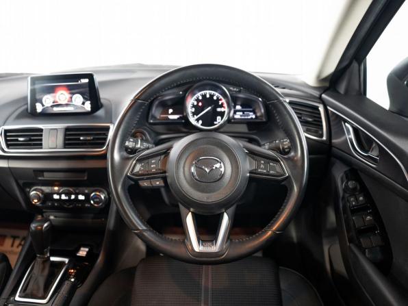 Mazda Axela III Рестайлинг с пробегом 2017 года, цена 1 370 000 рублей, 45690 км, хэтчбек, Автокод Объявления