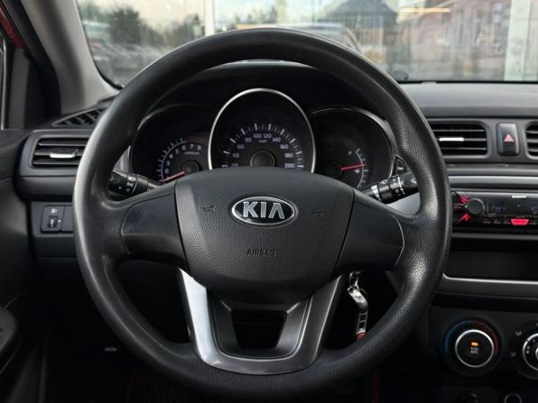 Kia Rio III Рестайлинг с пробегом 2015 года, цена 720 000 рублей, 179991 км, седан, Автокод Объявления