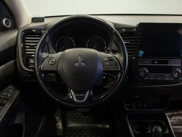 Mitsubishi Outlander III Рестайлинг 3 с пробегом 2019 года, цена 2 295 000 рублей, 110235 км, внедорожник, Автокод Объявления