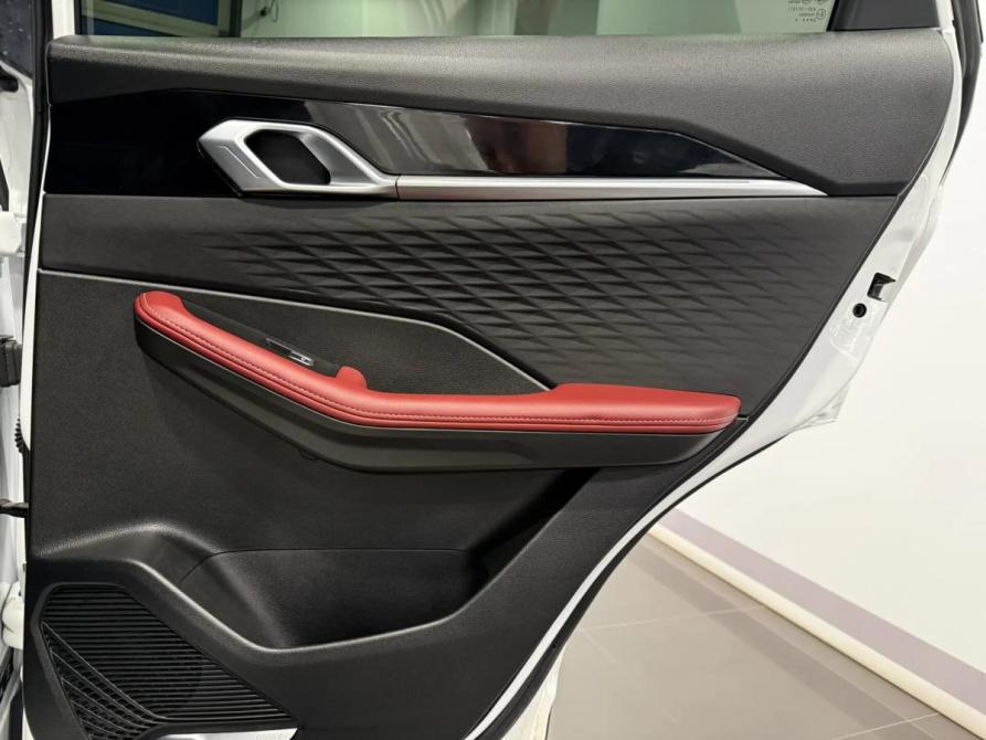 Geely Coolray I Рестайлинг Подольск  - изображение 16
