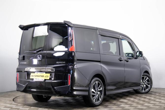 Honda Stepwgn V Рестайлинг с пробегом 2017 года, цена 2 619 000 рублей, 38640 км, минивэн, Автокод Объявления