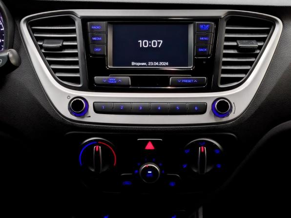 Hyundai Solaris II с пробегом 2017 года, цена 1 015 000 рублей, 226605 км, седан, Автокод Объявления