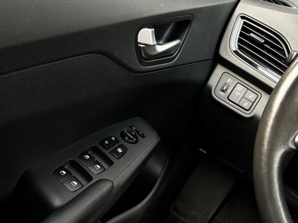 Hyundai Solaris II Рестайлинг с пробегом 2021 года, цена 1 681 400 рублей, 42294 км, седан, Автокод Объявления