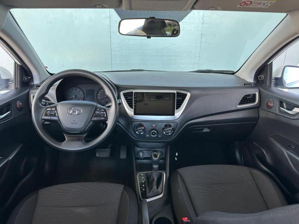 Hyundai Solaris II с пробегом 2018 года, цена 990 000 рублей, 159000 км, седан, Автокод Объявления