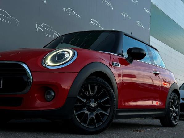 Mini Hatch III (F55/F56) Рестайлинг с пробегом 2021 года, цена 2 220 700 рублей, 108117 км, хэтчбек, Автокод Объявления
