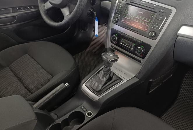 Skoda Octavia II (A5) Рестайлинг с пробегом 2009 года, цена 890 000 рублей, 198780 км, лифтбек, Автокод Объявления
